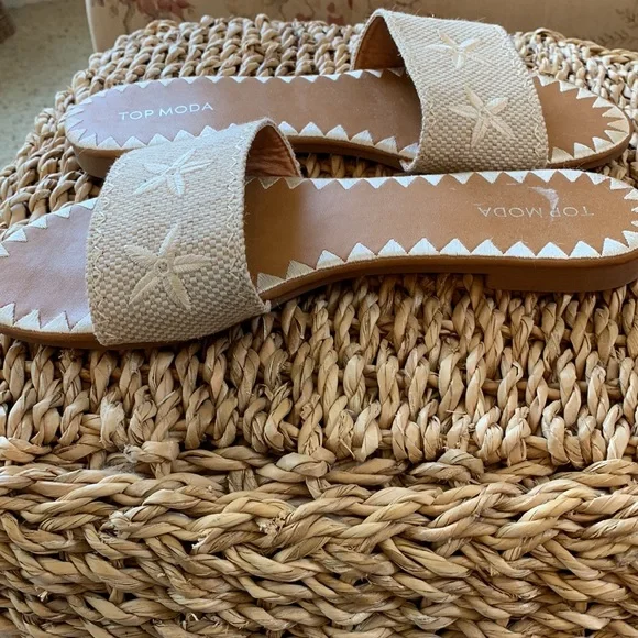 Super cute embroidered canvas slip on’s - Picture 3 of 6